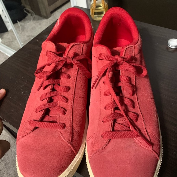 Men’s Red Nike suede shoes - Picture 4 of 5